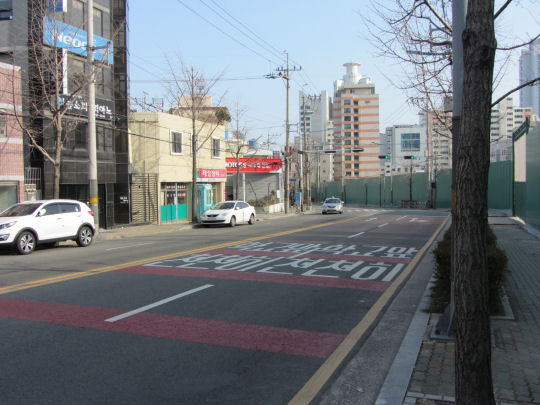 沿街道繼續走往廣安里海水浴場