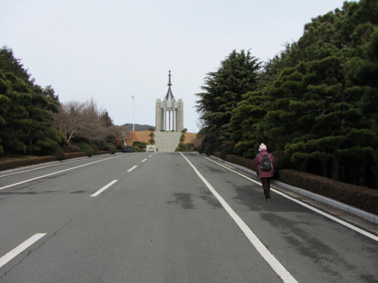 步行往釜山中央公園忠魂塔