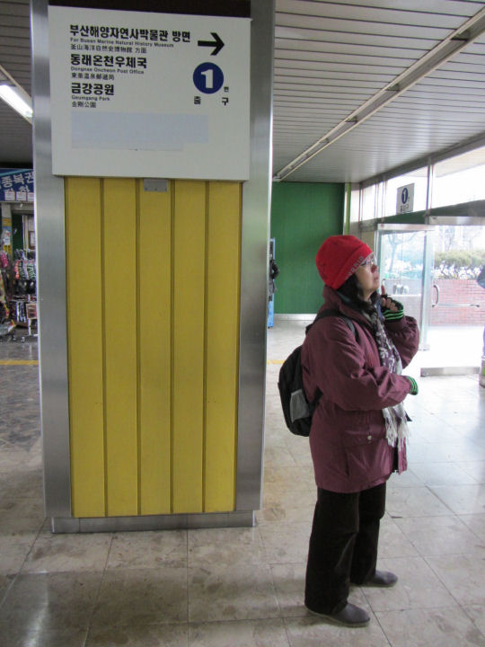 地鐵溫泉場站1號出口走出街道